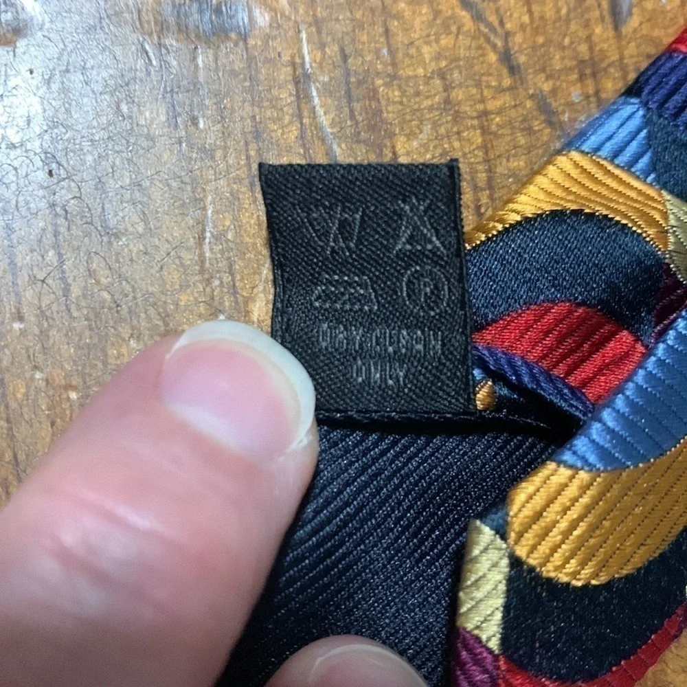 Vintage Neiman Marcus navy, red, gold and blue 100% seta silk necktie - Picture 6 of 10